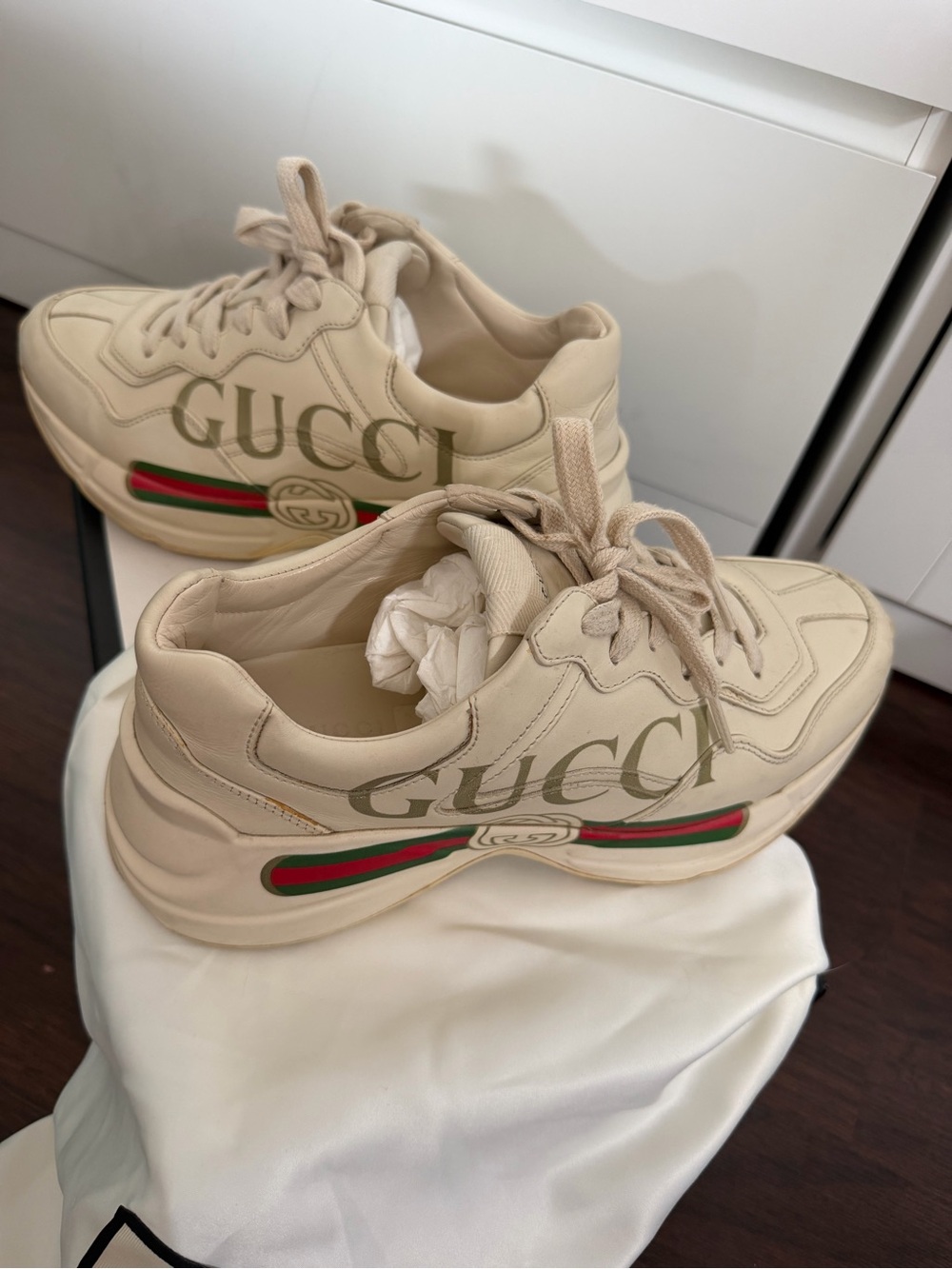Gucci Cream Sneakers with Green and Red Web Stripe